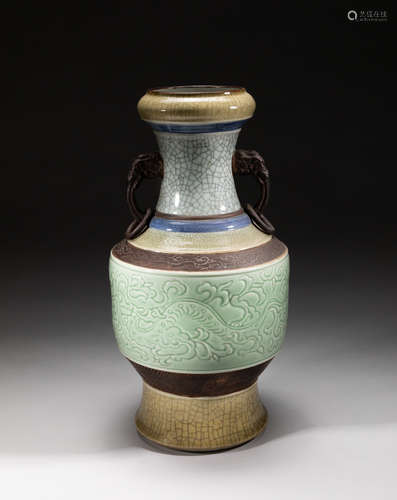 Chinese Celadon Cracked Porcelain Vase