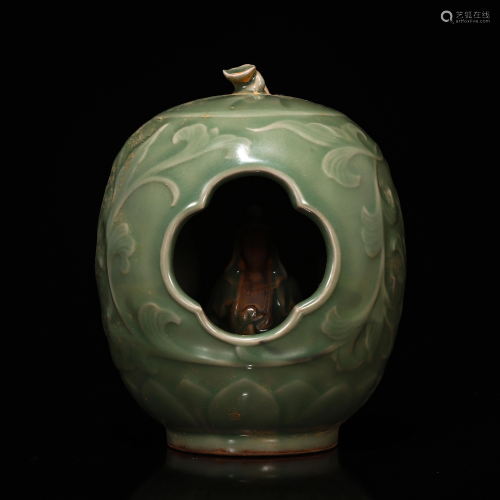 Longquan Celadon Glazed Porcelain Niche