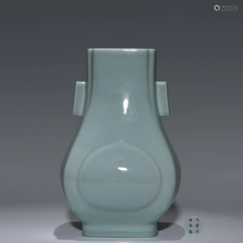 Lavender Grey Glazed Vase Tongzhi Style