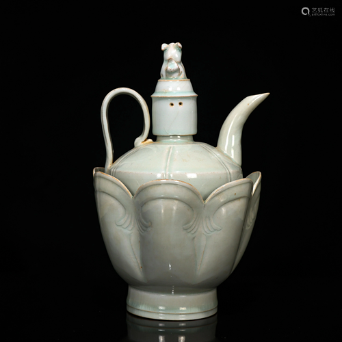 Hutian Glazed Ewer and Warming Bowl