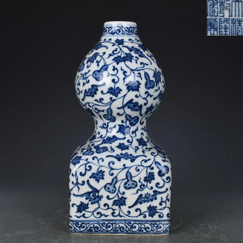 Blue and White Gourd-shaped Vase Qianlong Style