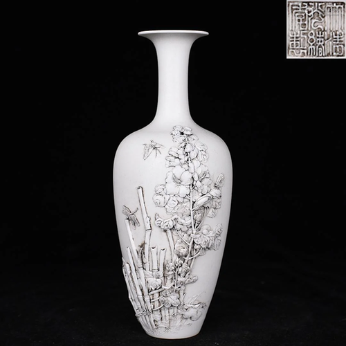 Butterflies in Love with Flowers Vase Guangxu Style