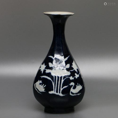 White Glazed Algae Yuhuchun Vase