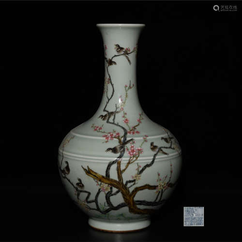 A Pea Green Famille Rose Flower&Bird Pattern Porcelain Vase