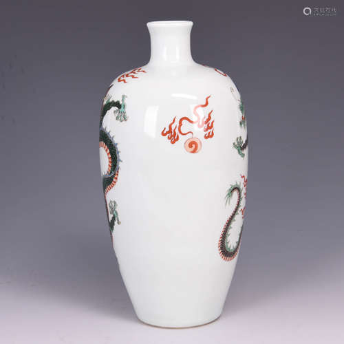 A Famille Verte Dragon Pattern Porcelain Vase