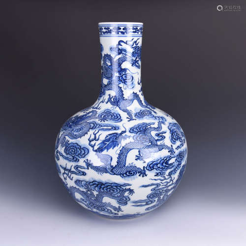 A Blue and White Dragon Pattern Porcelain Tianqiuping