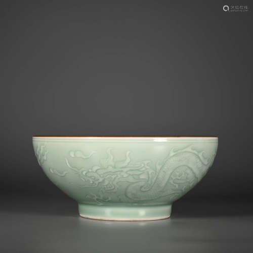 A Celadon Glaze Dragon Carved Porcelain Bowl