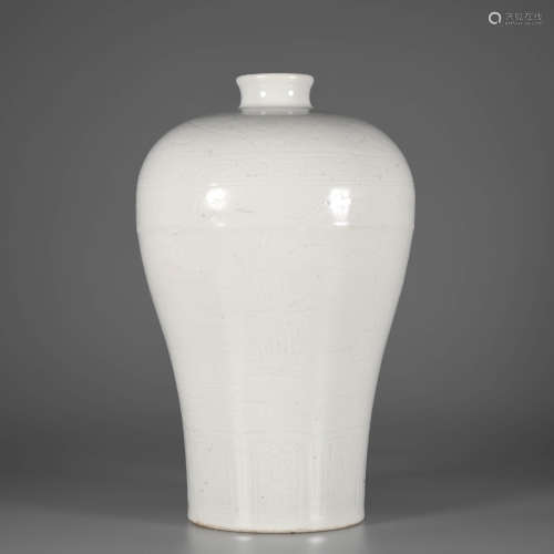 A Sweet White Glaze Floral Carved Porcelain Meiping