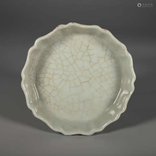 A Ge Glazed Glaze Flower-mouth Porcelain Washer