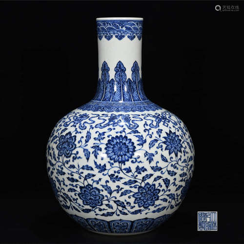 A Blue and White Twining Flowers Pattern Porcelain Tianqiuping