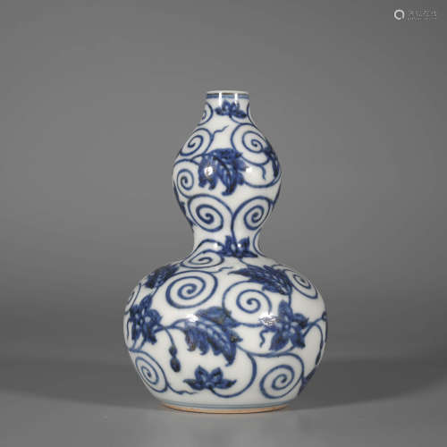 A Blue and White Grape Pattern Porcelain Double Gourd-shaped Vase
