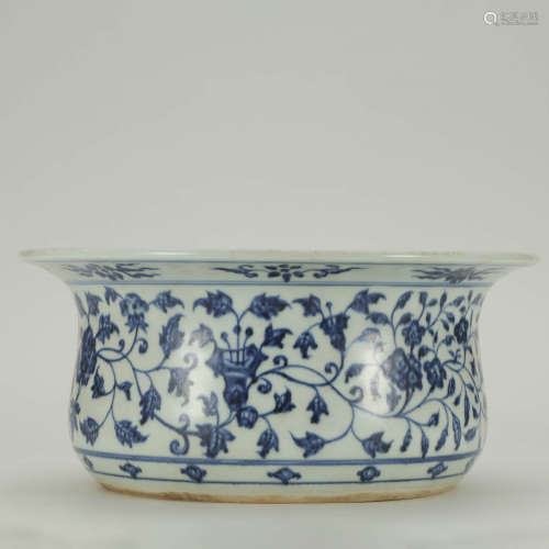 A Blue and White Twining Lotus Pattern Porcelain Basin