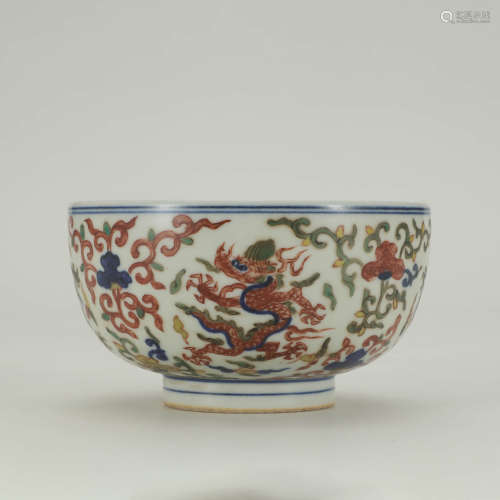 A Famille Verte Dragon Pattern Porcelain Bowl