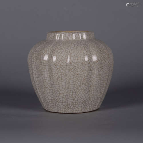 A Ge Glaze Porcelain Melon-shaped Jar