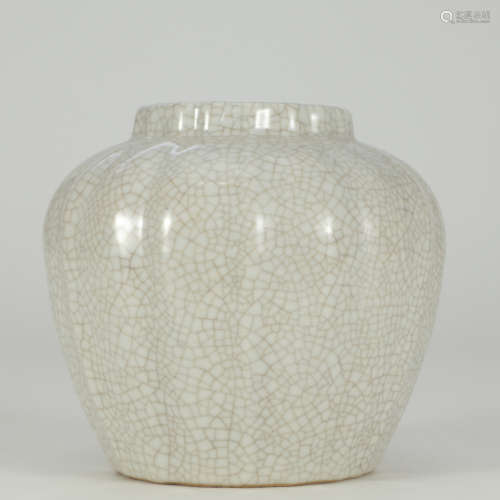 A Ge Glaze Porcelain Melon-shaped Jar