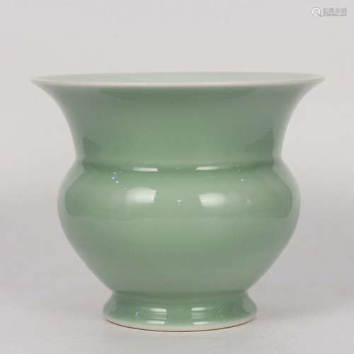 A Pea Green Glaze Porcelain Slag Bucket