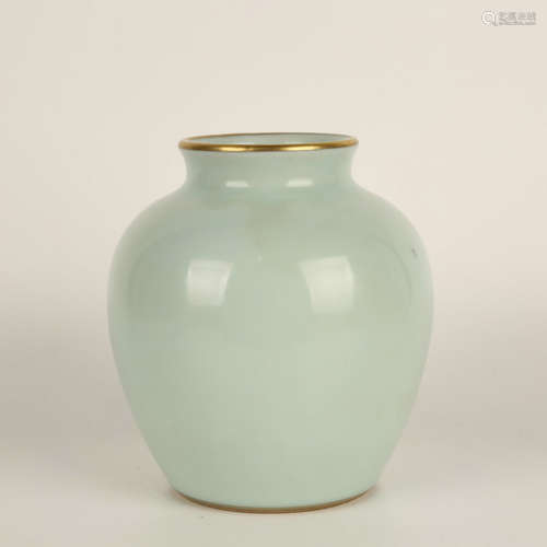 A Celadon Glaze Gilt-inlaid Porcelain Jar