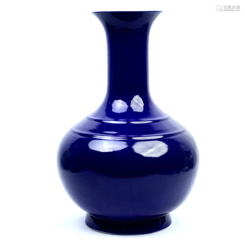 A Blue Glaze Porcelain Vase