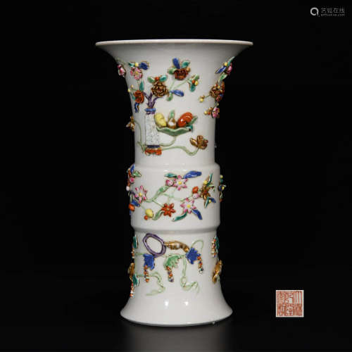A Famille Rose Grape&squirrel Pattern Porcelain Beaker Vase