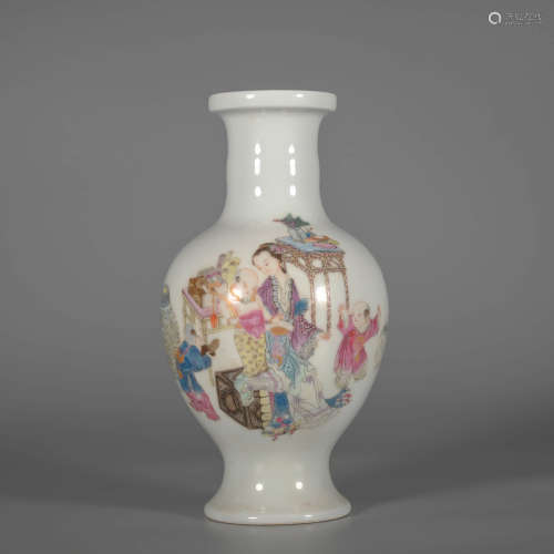 An Enamel Painted Figures Porcelain Vase