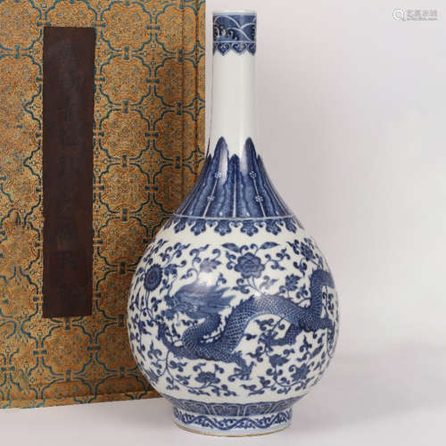 A Blue and White Floral&Dragon Pattern Porcelain Vase