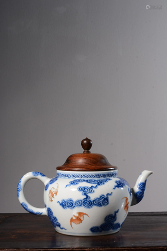 AN IRON-RED BLUE AND WHITE TEAPOT AND COVER.MARK OF