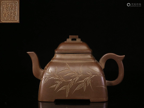 A YIXING TEAPOT AND COVER.MARK OF QIANLONG