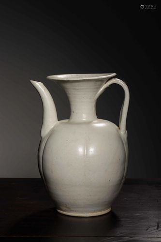 A QINGBAI-GLAZED WINEPOT.SONG PERIOD