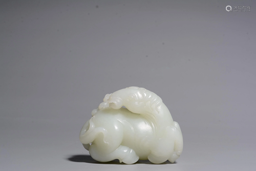 A CARVED WHITE JADE HORSE GROUP.QING PERIOD