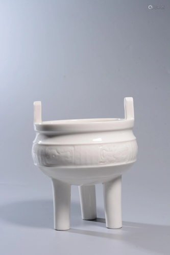 A DEHUA-GLAZED TRIPOD CENSER.QING PERIOD