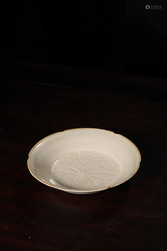 A LONGQUAN CELADON DISH