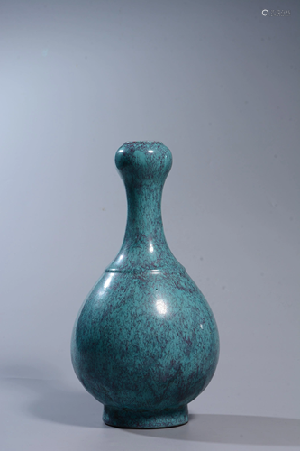 A ROBIN'S EGG BLUE-GLAZED VASE.MARK OF YONGZHENG