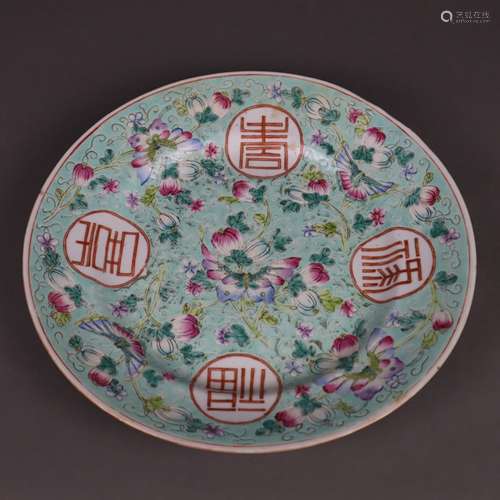 Teller mit Glücksymbolik - China, Porzellan mit polychromer Malerei, mit Ranken