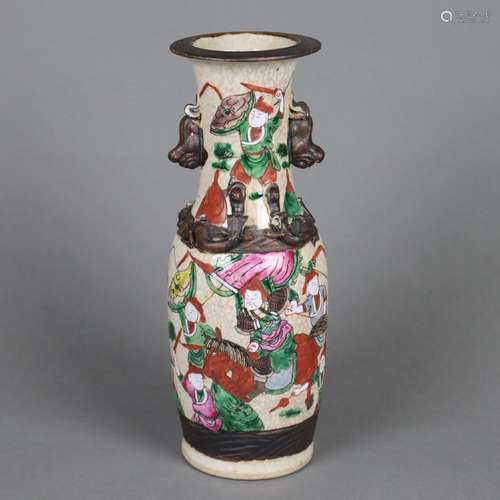 Kleine Balustervase - China, beigefarbene Craquelé-Glasur, umlaufend Kriegerdar