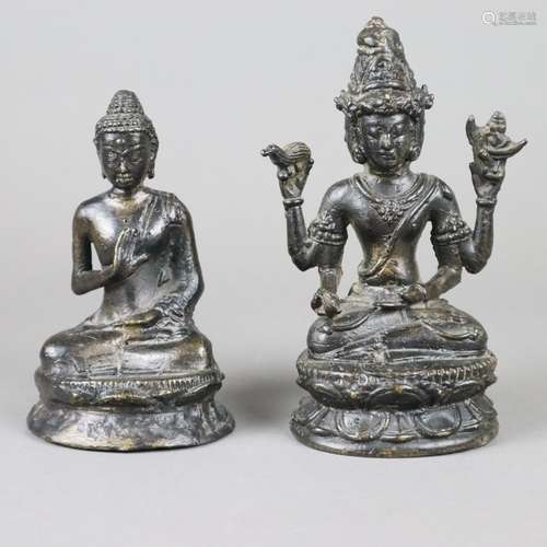 Zwei Bronzefiguren - Südostasien, Bronze, braun patiniert, 1x Buddha Shakyamuni