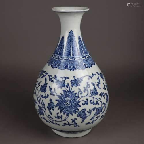 Blau-Weiß-Vase - China, Vase vom Typ Yuhuchun, allseits Bemalung in Unterglasur