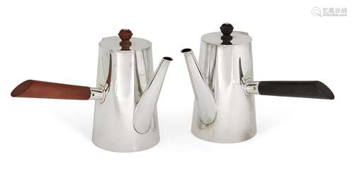 A mismatched pair of Art Deco Scottish silver café-au-lait pots, Edinburgh, c.1920 and 1924, B&S,