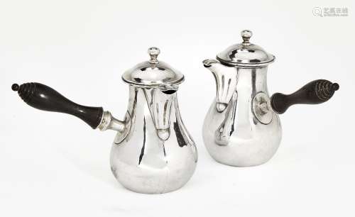A pair of Edwardian silver café-au-lait pots, Chester, c.1906, George Nathan & Ridley Hayes, of