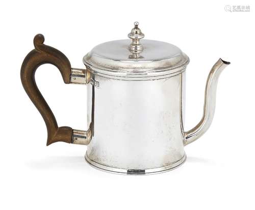 A George V silver argyle, London, c.1916, Pairpoint Brothers, of plain, cylindrical form with wooden