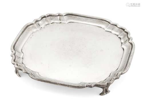 A small silver salver with shaped edge, London, c.1914, Goldsmiths and Silversmiths Co., of square