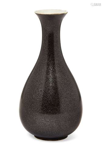 A Chinese porcelain monochrome vase, 19th century, covered in a silver-speckled black glaze, 18cm