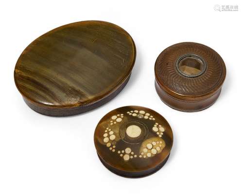 A Scottish horn snuff box, 19th century, the lid inset with a facetted paste mount, 5.5cm