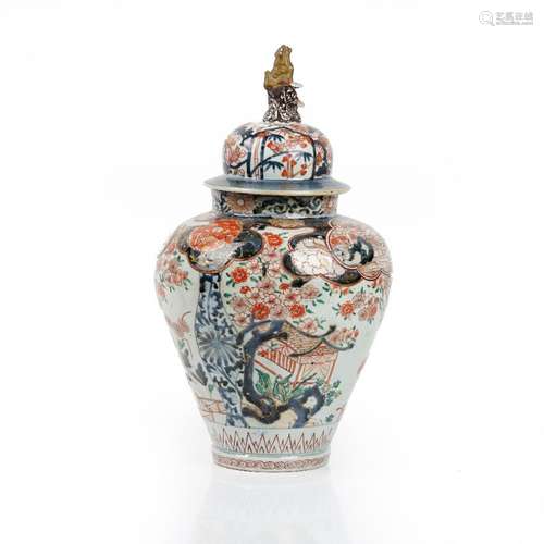 A Japanese Imari ovoid vase and cover, Edo period, late 17th/early 18th century,