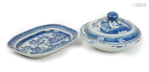 A Canton blue and white export warming plate and a cover, 19th century,