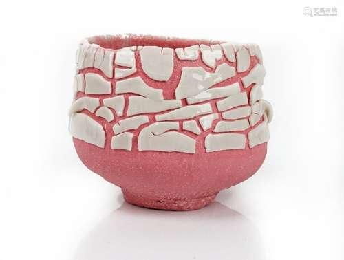 Takuro Kuwata ( b.1981), a pink ground stoneware bowl, decorated in white kairagi, 14.