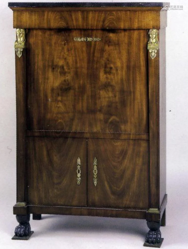 A MAHOGNAY CHEST