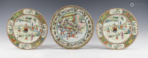 THREE CHINESE FAMILLE ROSE PLATES, 19TH CENTURY