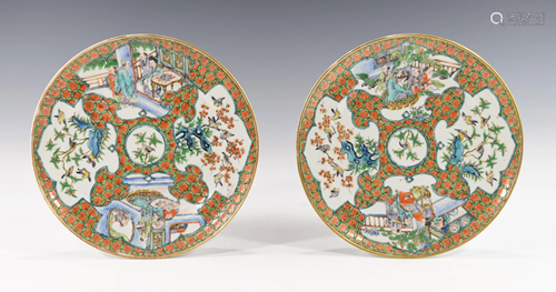 A PAIR OF CHINESE FAMILLE ROSE PLATES, 19TH CENTURY