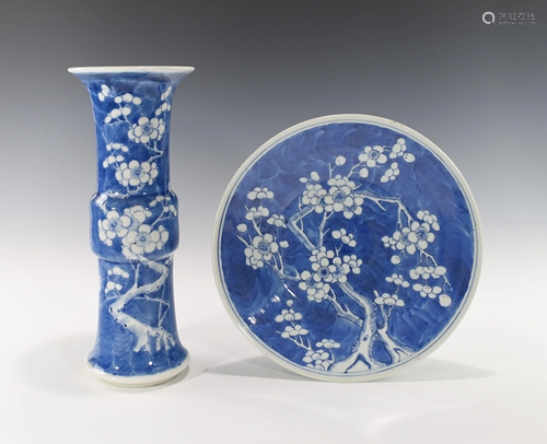 A CHINESE BLUE AND WHITE GU VASE AND PLATE