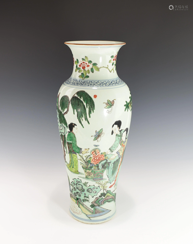 A CHINESE FAMILLE VERTE BLAUSTER TALL VASE